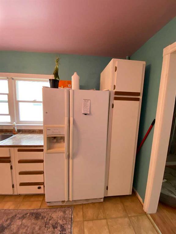 Picture for 23 Pine Avenue W