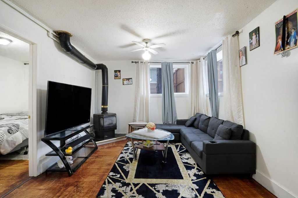 Picture for 135 1 Street E