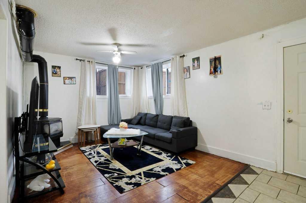 Picture for 135 1 Street E