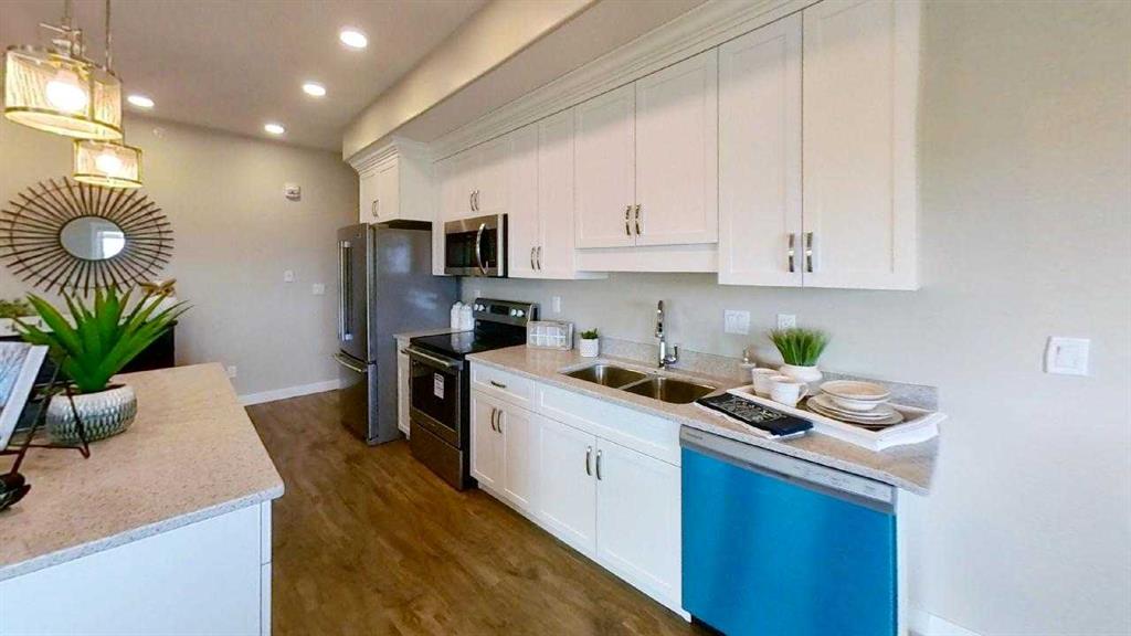 Picture for 201, 499 Meadow Lake Court  E