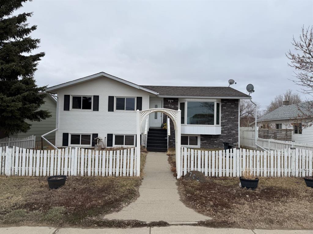 Picture for 706 2 Street SE  