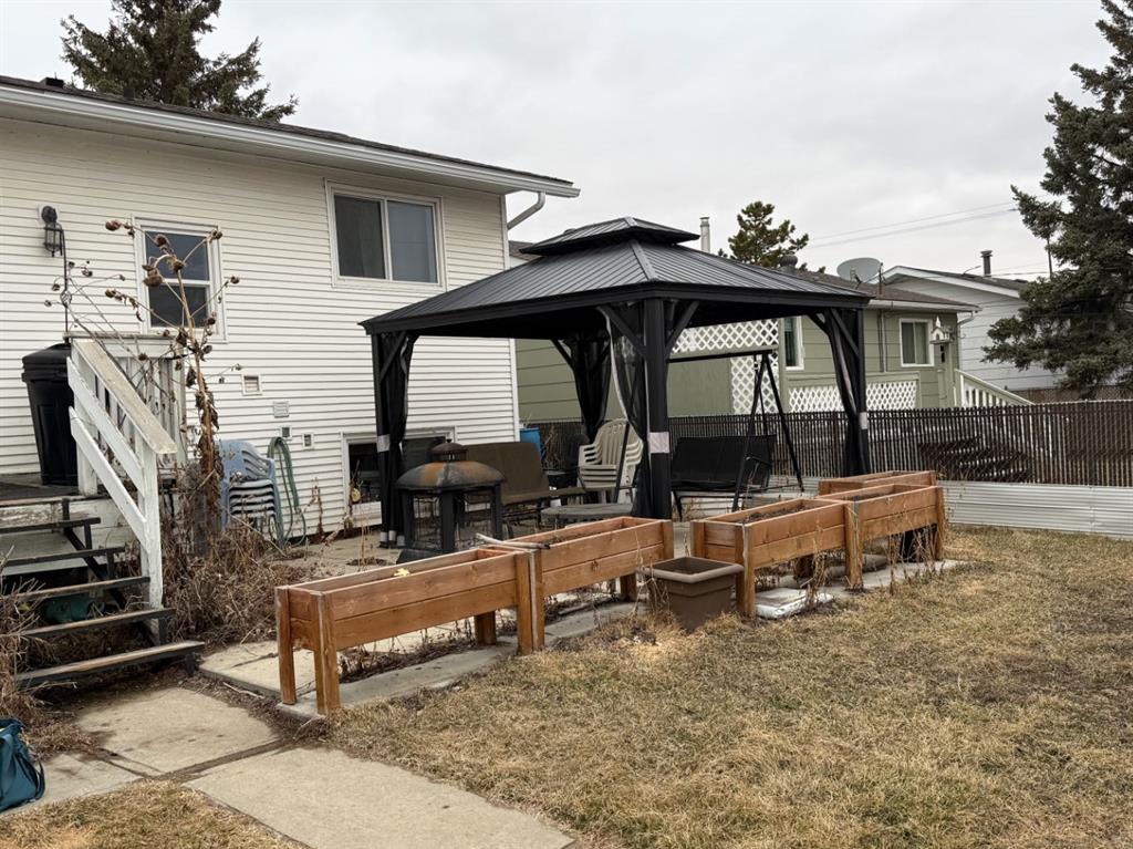 Picture for 706 2 Street SE  