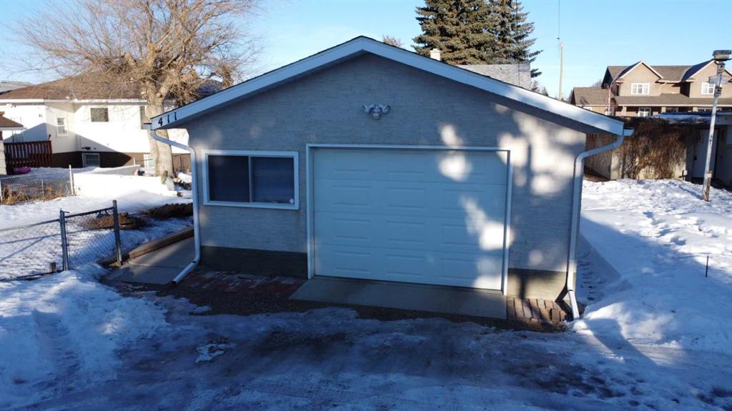 Picture for 411 6 Avenue W