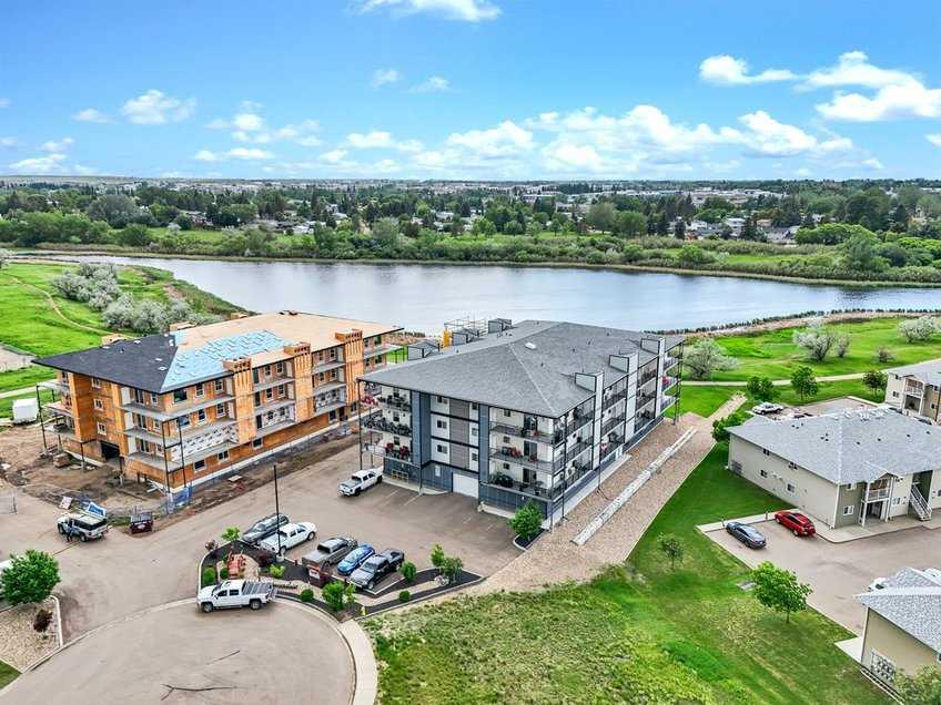 Picture for 301, 499 Meadow Lake Court 