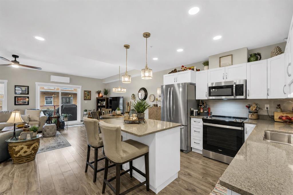 Picture for 301, 499 Meadow Lake Court 