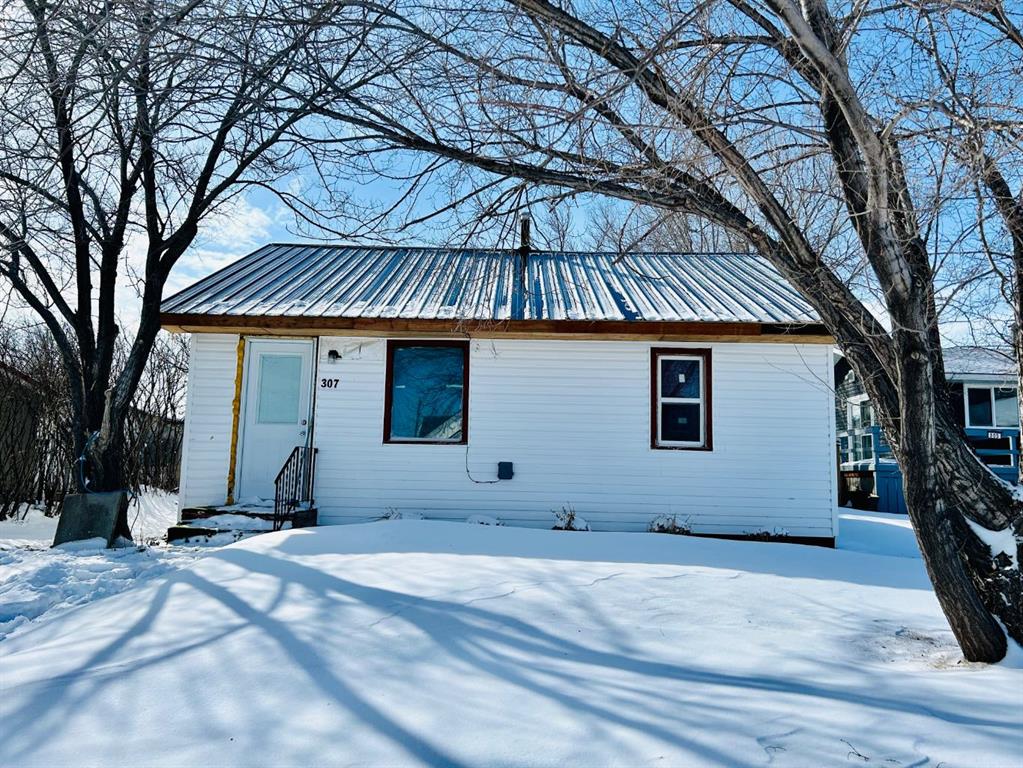 CIR Realty 307 1 Avenue E CIR REALTY , Oyen, NONE,T0J2J0 ; Listing