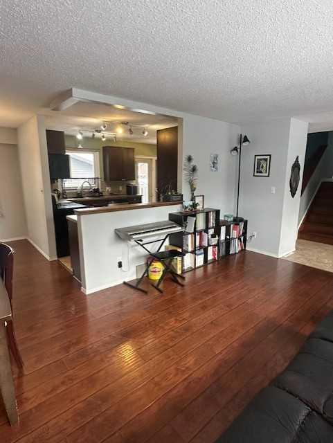 Picture for 608 7 Avenue W