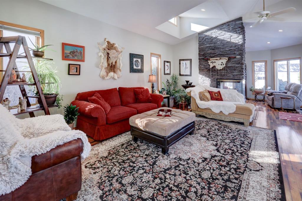 Picture for 403 15 Street E