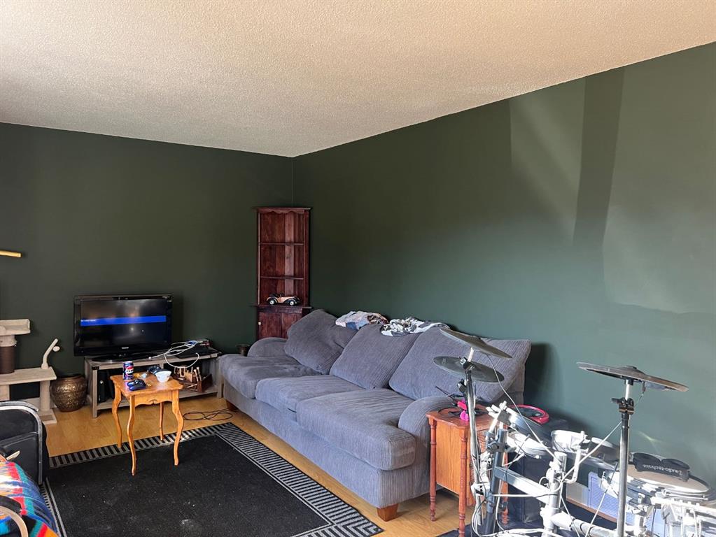 Picture for 48 Hunts Crescent  https://www.cirrealty.ca/reb/rasca/5/A2264525_14.jpg