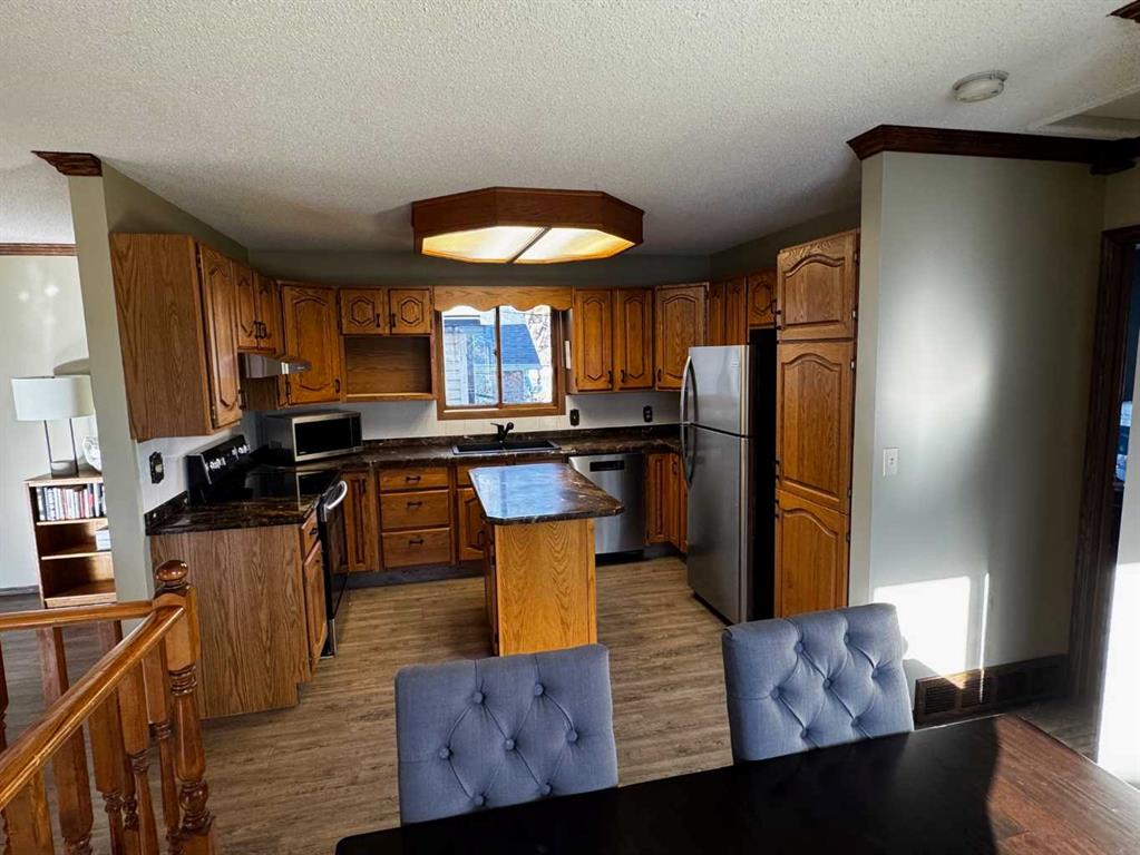 Picture for 116 1 Street W https://www.cirrealty.ca/reb/rasca/5/A2266215_12.jpg