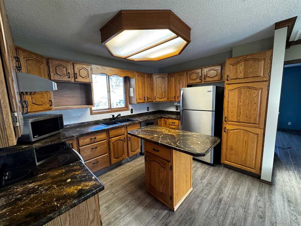 Picture for 116 1 Street W https://www.cirrealty.ca/reb/rasca/5/A2266215_13.jpg