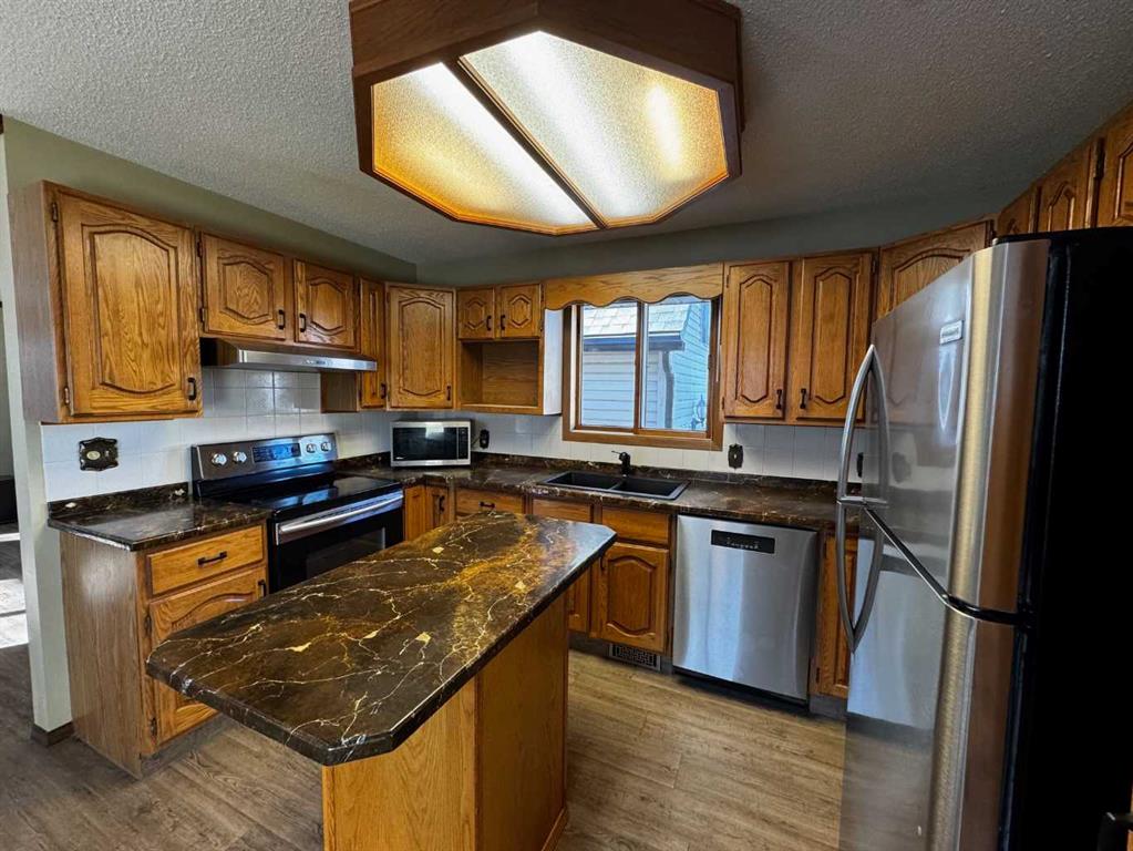 Picture for 116 1 Street W https://www.cirrealty.ca/reb/rasca/5/A2266215_14.jpg