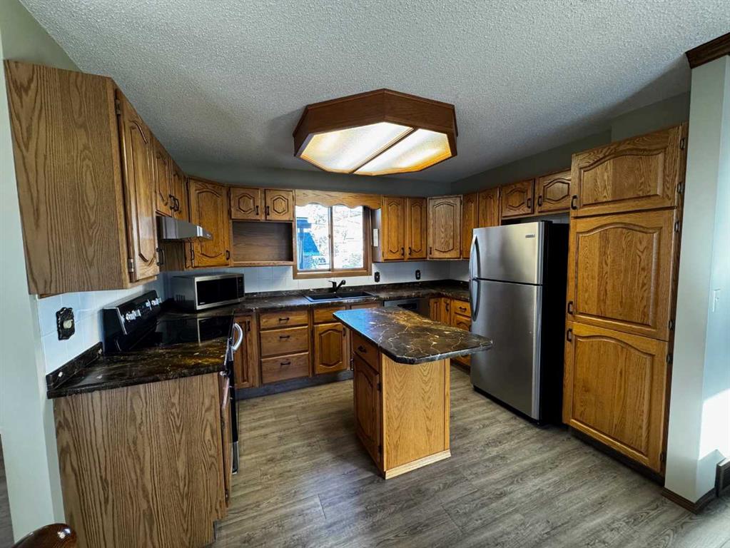 Picture for 116 1 Street W https://www.cirrealty.ca/reb/rasca/5/A2266215_15.jpg