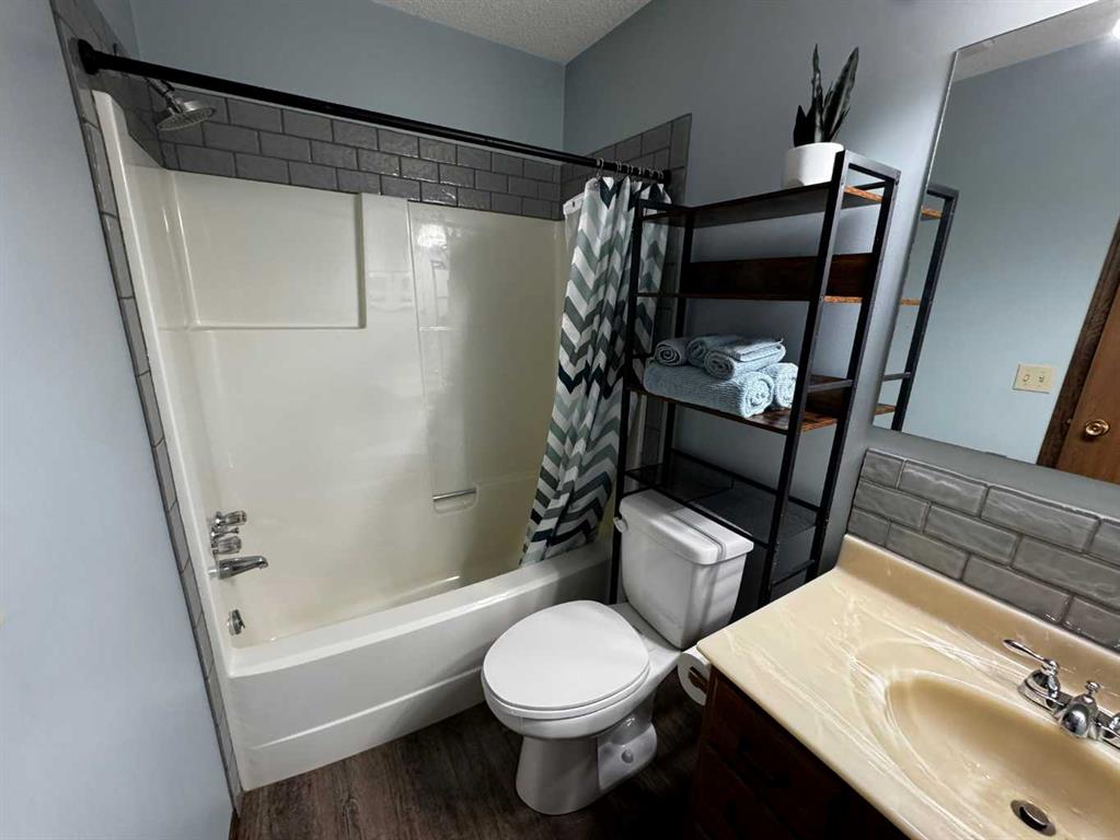 Picture for 116 1 Street W https://www.cirrealty.ca/reb/rasca/5/A2266215_16.jpg