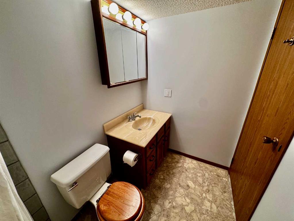 Picture for 116 1 Street W https://www.cirrealty.ca/reb/rasca/5/A2266215_23.jpg
