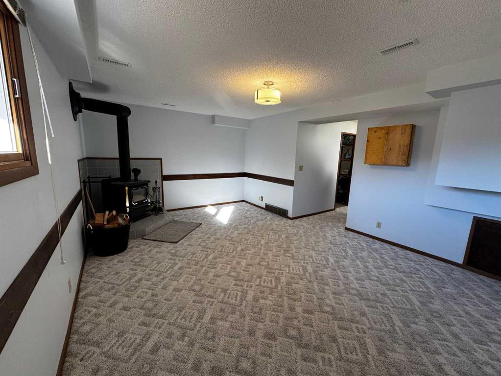 Picture for 116 1 Street W https://www.cirrealty.ca/reb/rasca/5/A2266215_27.jpg