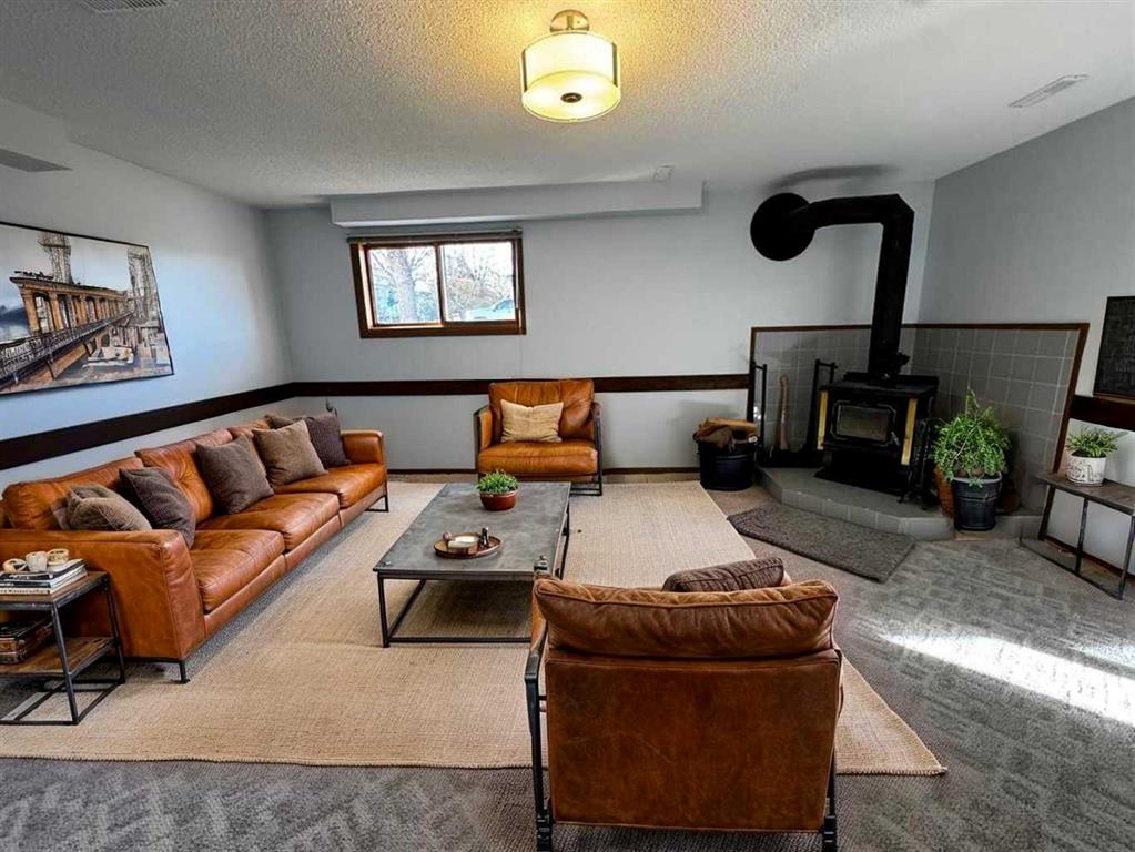 Picture for 116 1 Street W https://www.cirrealty.ca/reb/rasca/5/A2266215_28.jpg