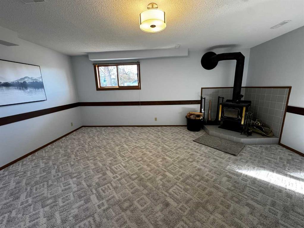 Picture for 116 1 Street W https://www.cirrealty.ca/reb/rasca/5/A2266215_29.jpg
