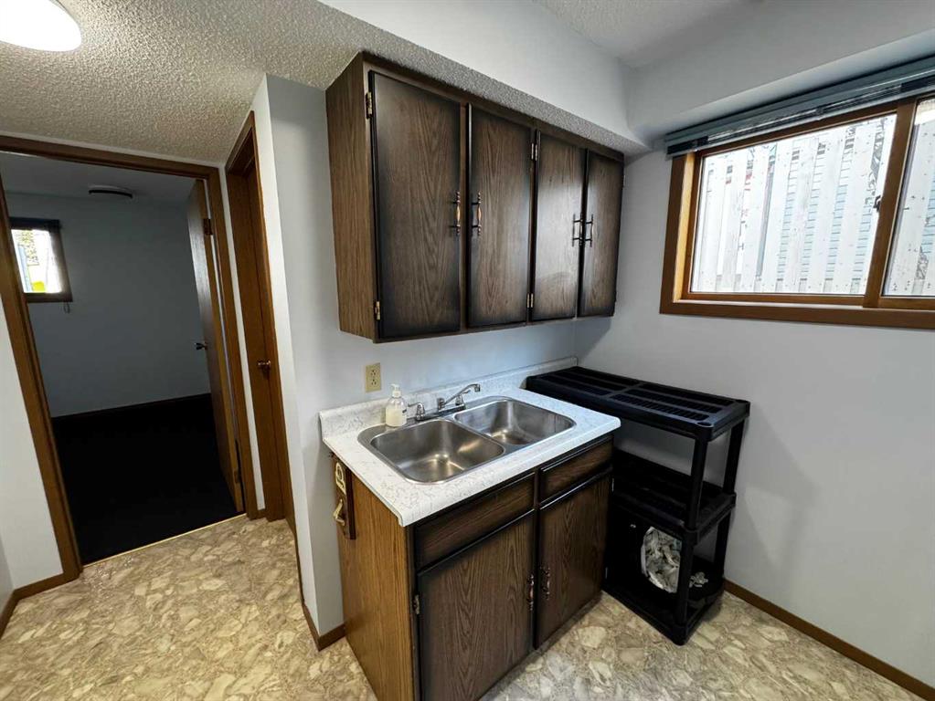 Picture for 116 1 Street W https://www.cirrealty.ca/reb/rasca/5/A2266215_31.jpg