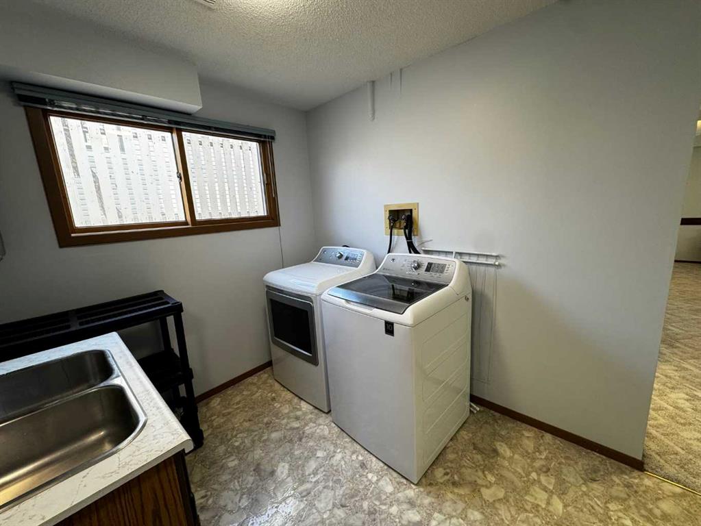 Picture for 116 1 Street W https://www.cirrealty.ca/reb/rasca/5/A2266215_32.jpg