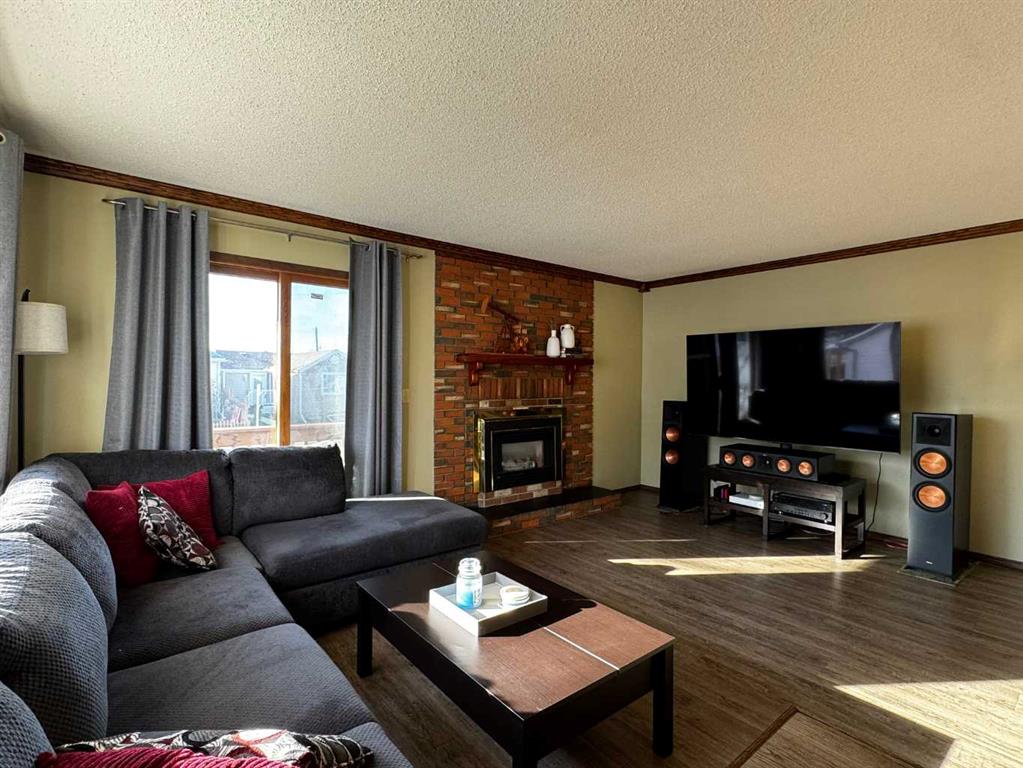 Picture for 116 1 Street W Picture for 116 1 Street W