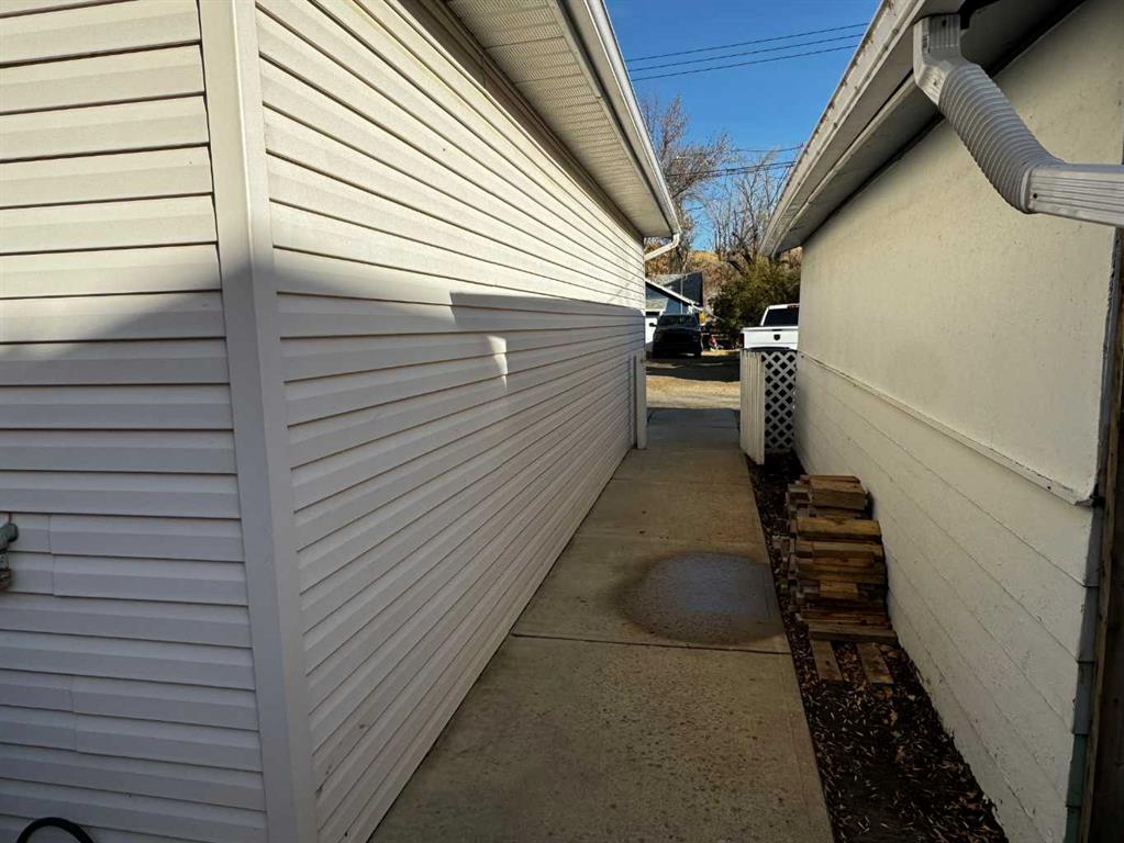 Picture for 116 1 Street W https://www.cirrealty.ca/reb/rasca/5/A2266215_40.jpg