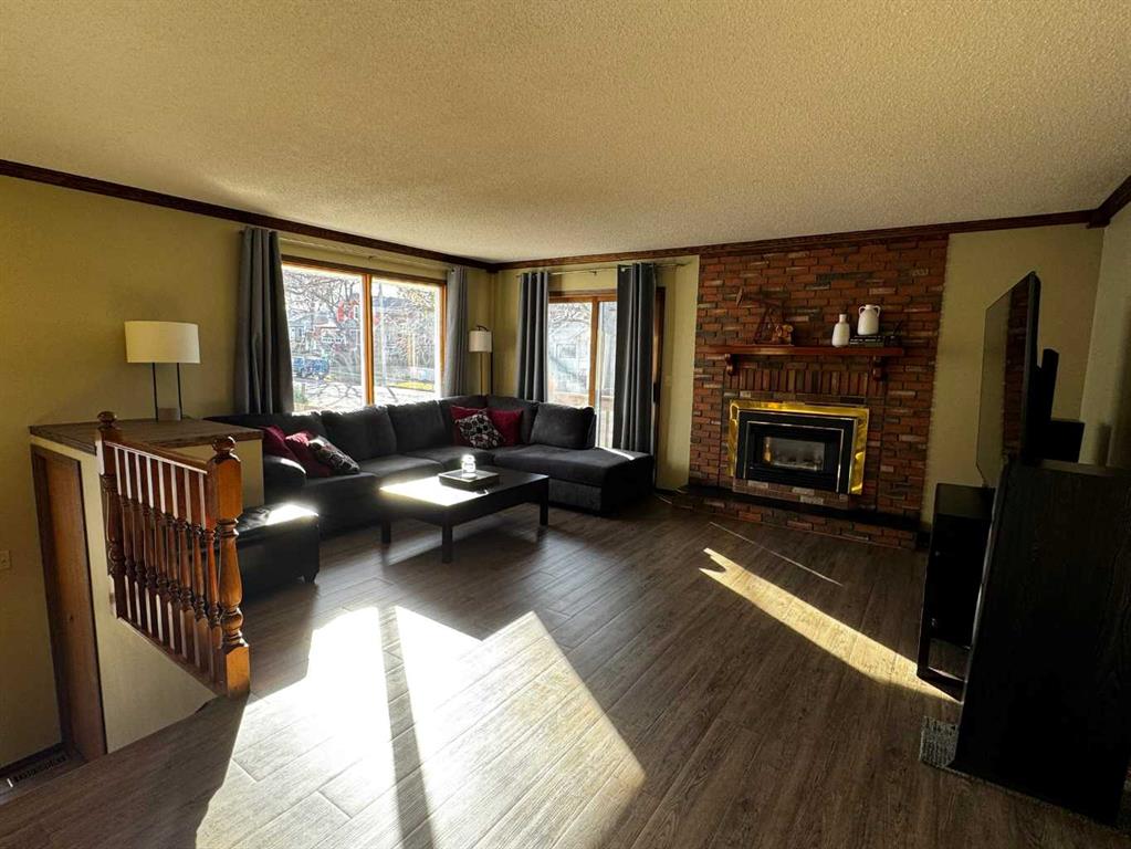 Picture for 116 1 Street W Picture for 116 1 Street W