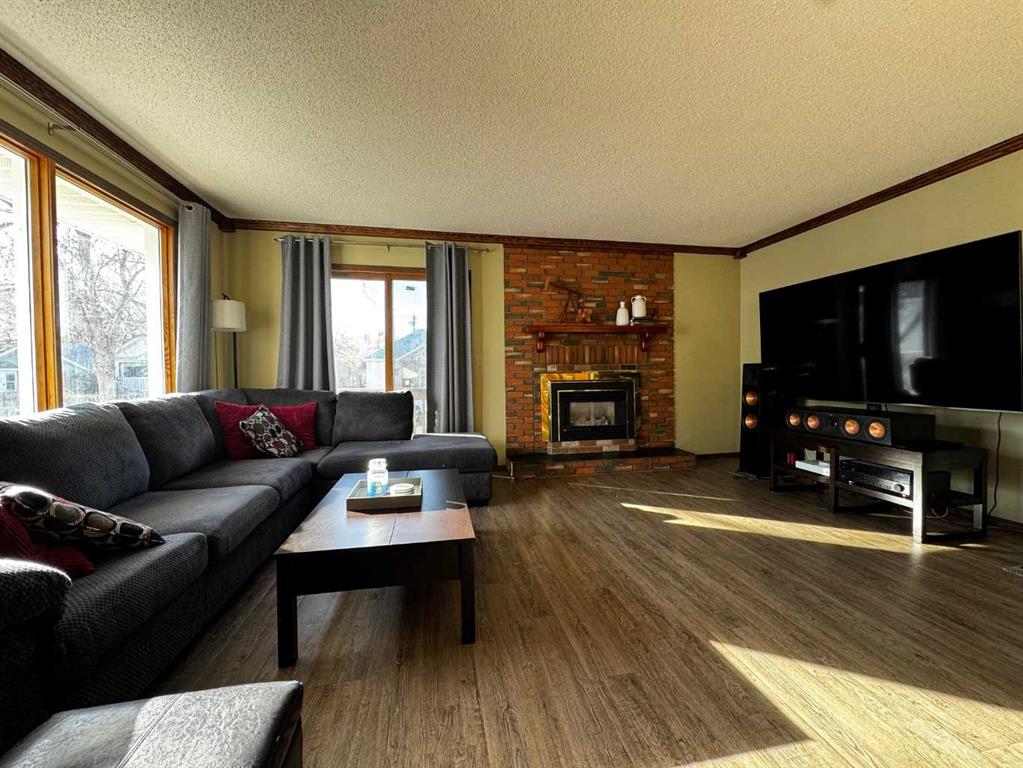 Picture for 116 1 Street W Picture for 116 1 Street W