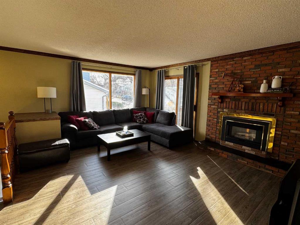 Picture for 116 1 Street W https://www.cirrealty.ca/reb/rasca/5/A2266215_7.jpg