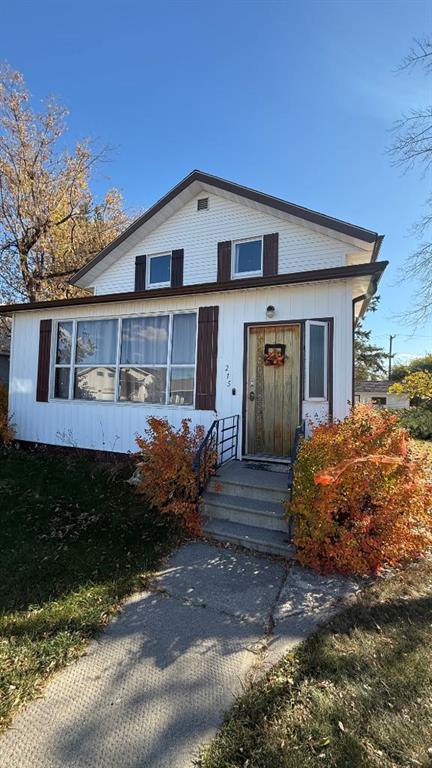 Picture for 215 5 Avenue W