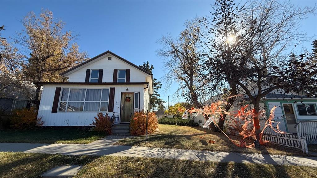 Picture for 215 5 Avenue W