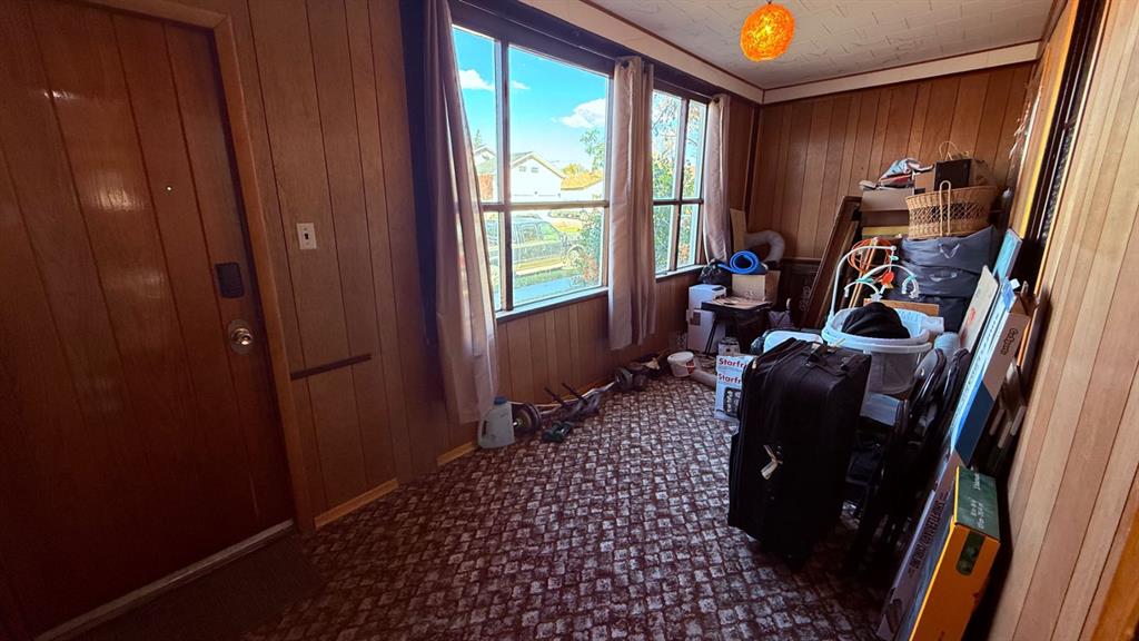 Picture for 215 5 Avenue W