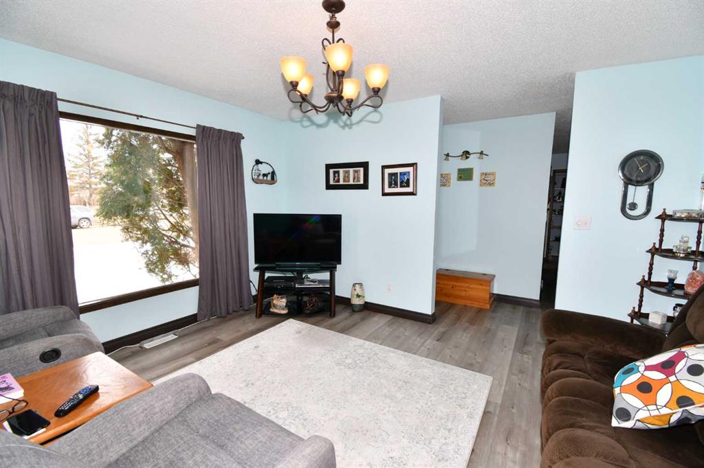 Picture for 721 5 Avenue E