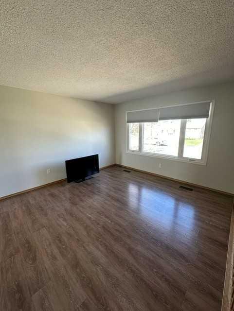 Picture for 103 7 Avenue E