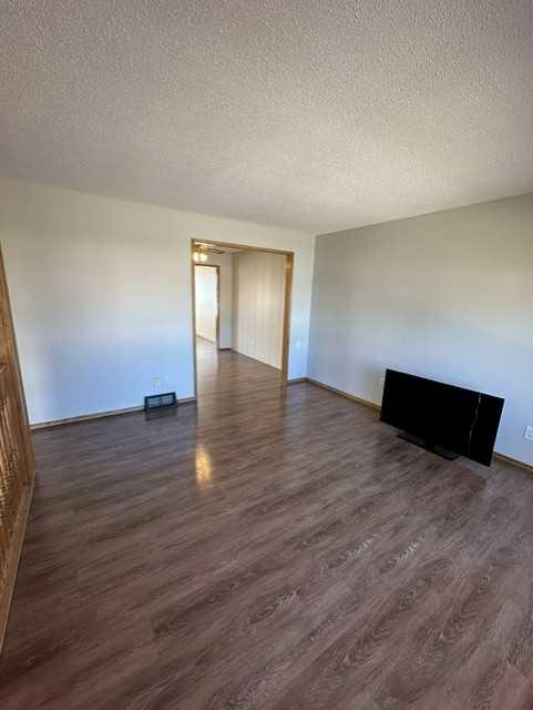 Picture for 103 7 Avenue E
