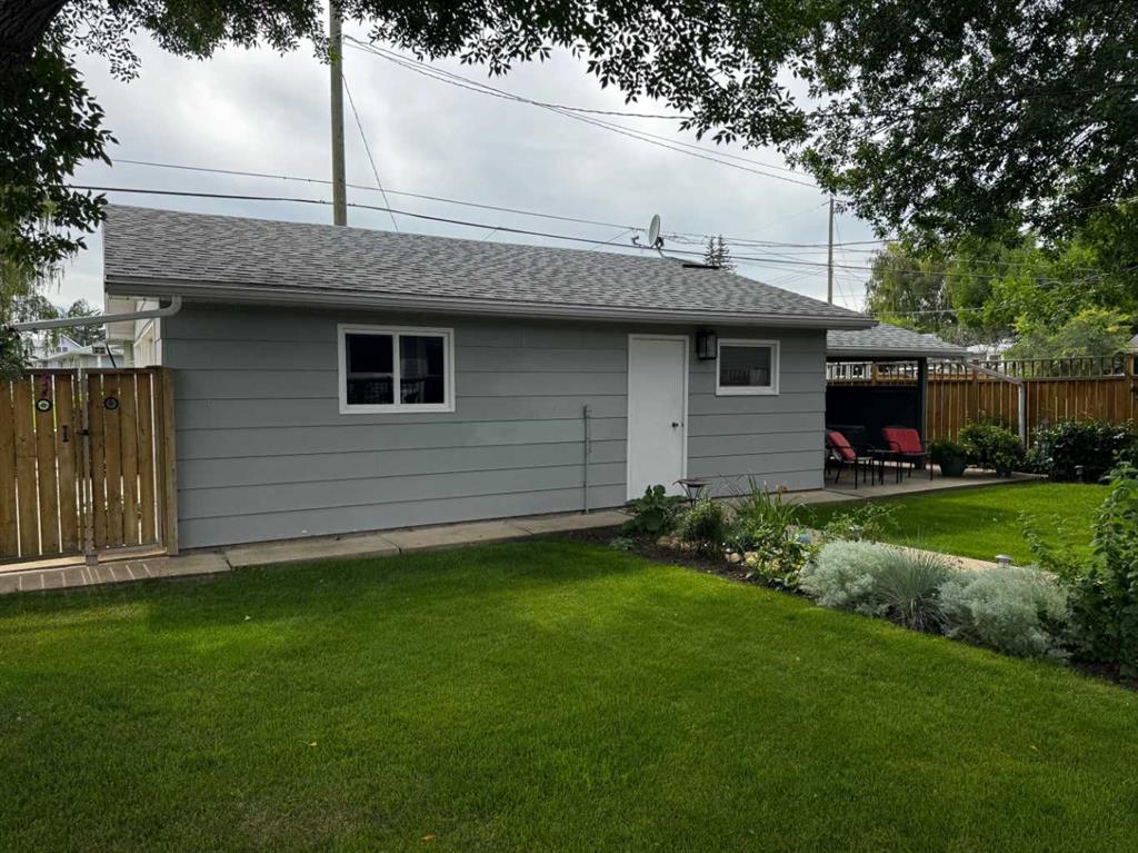 Picture for 809 Riverside Drive E