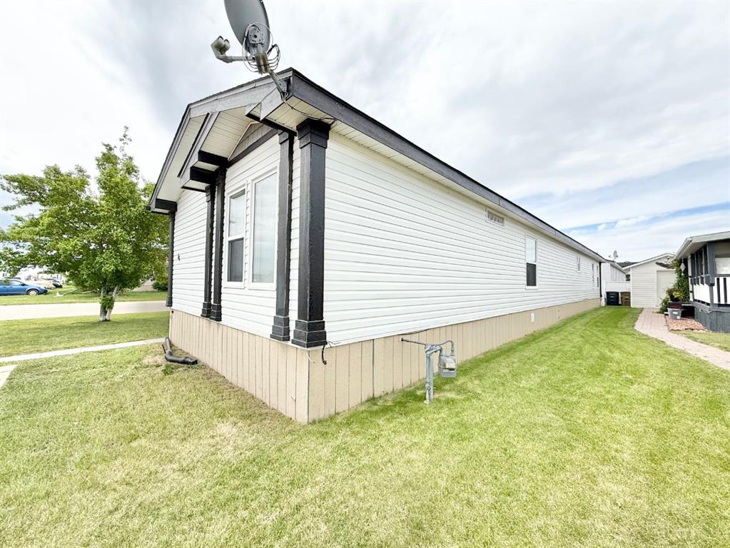 Picture for 56 Meadowplace Crescent E