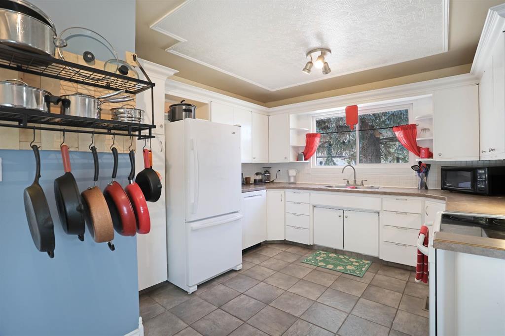 Picture for 215 1 Street E