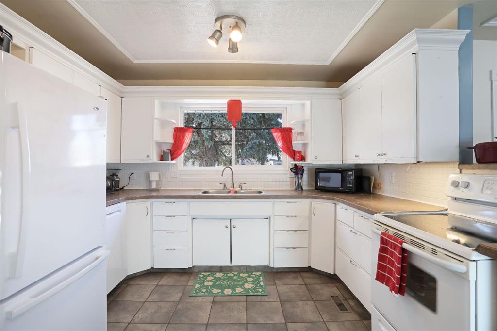 Picture for 215 1 Street E