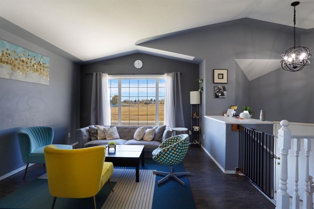 Picture for 216 14 Street E