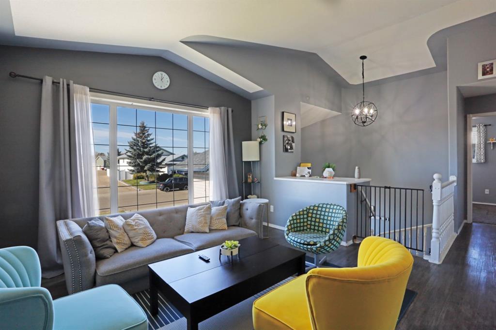 Picture for 216 14 Street E