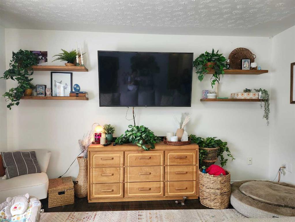 Picture for 403 11 Street E