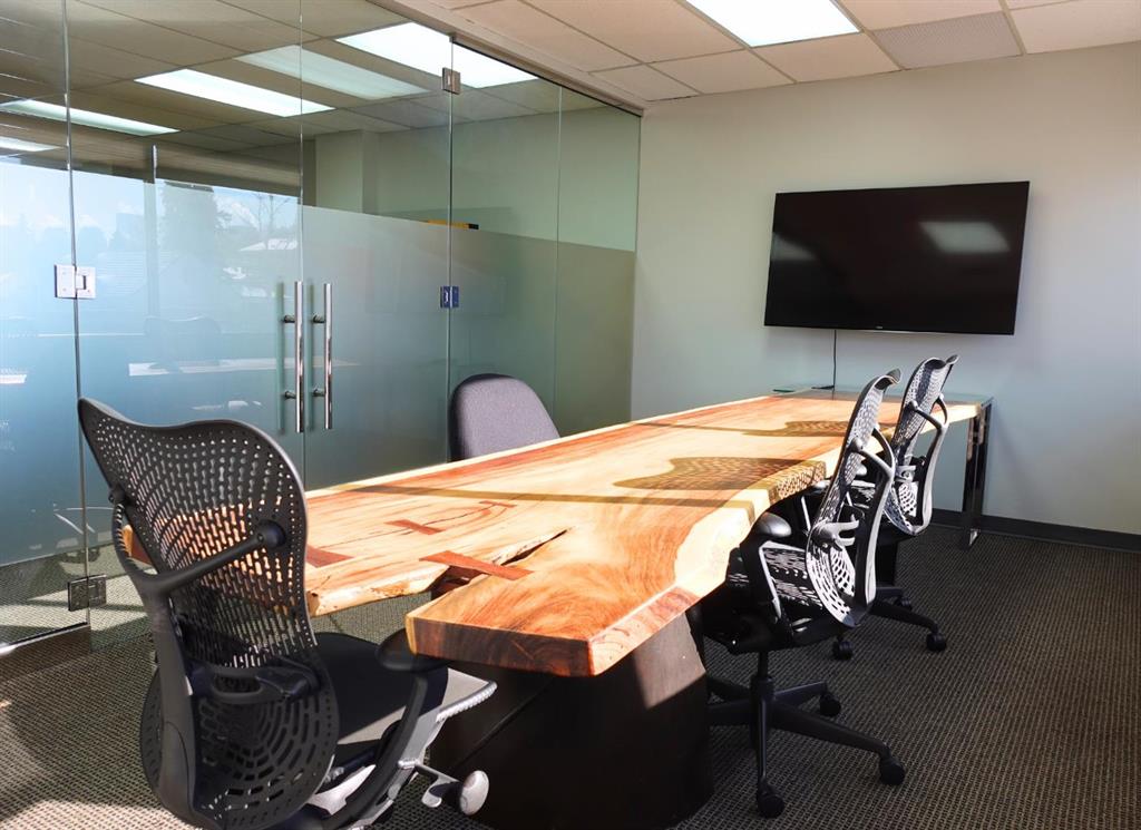 Picture for 201, 1026 16 Avenue NW