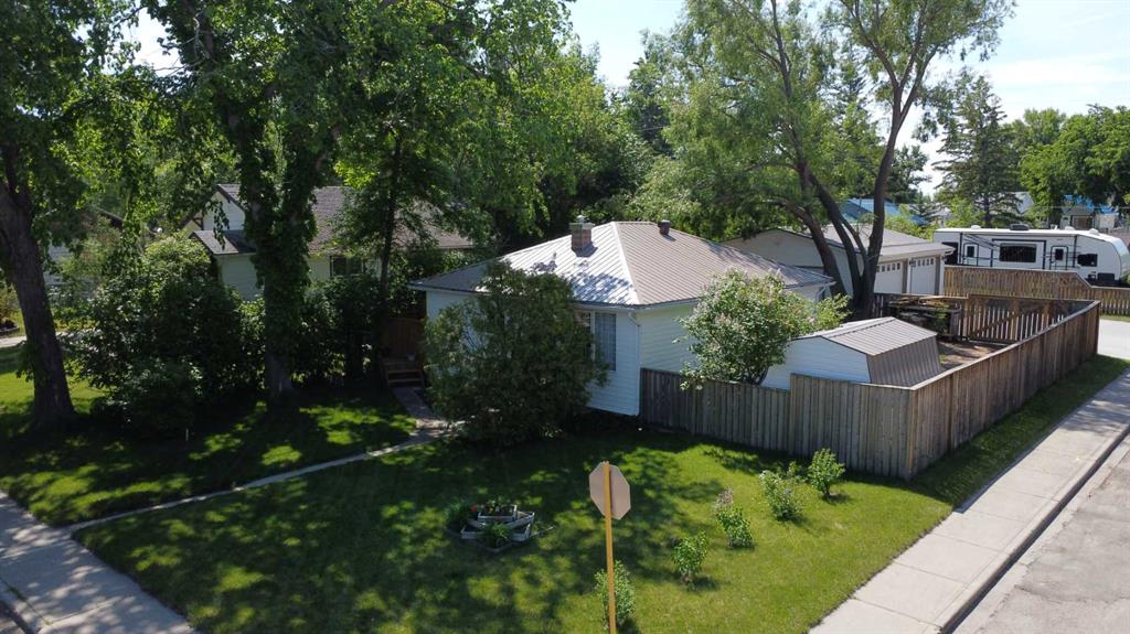 Picture for 31 Spruce Avenue W
