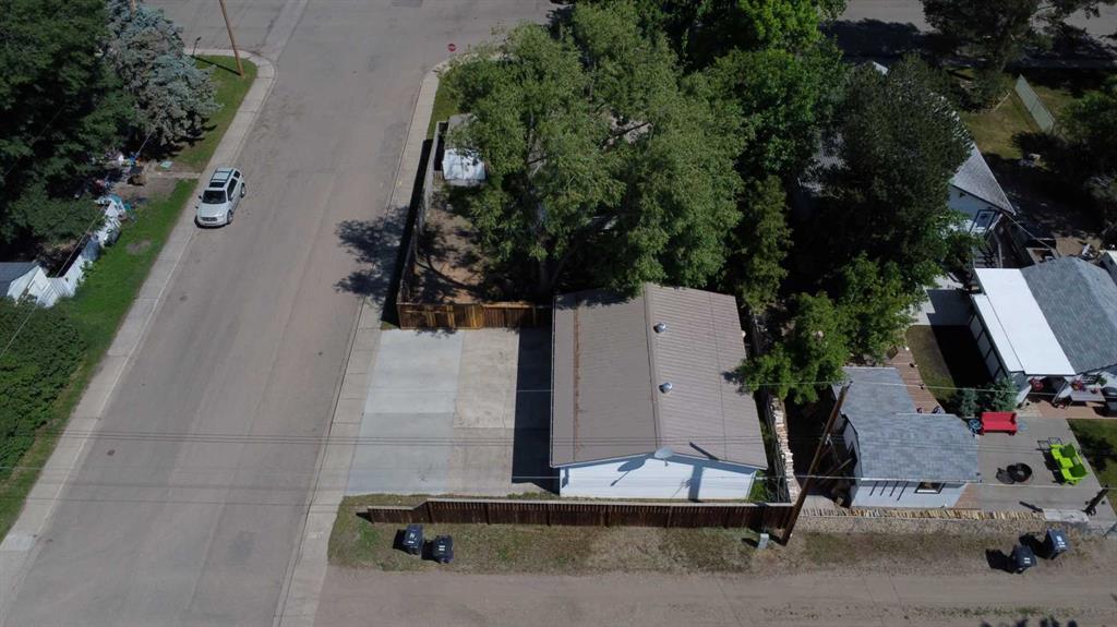 Picture for 31 Spruce Avenue W