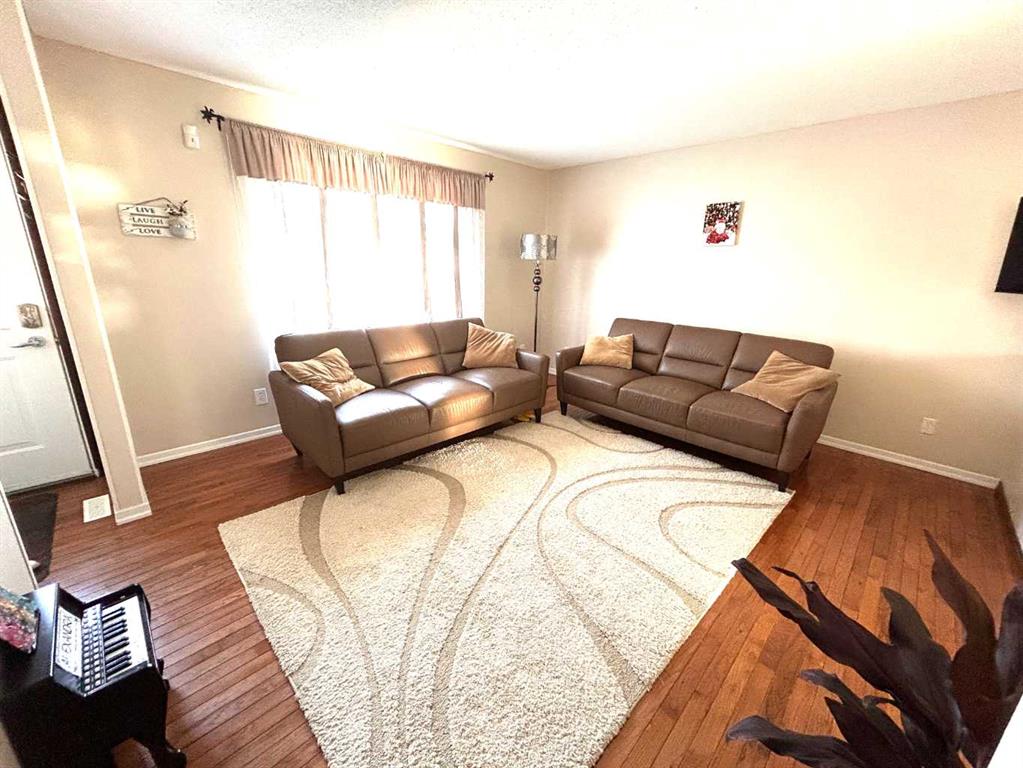 Picture for 11 Lake Newell Crescent E