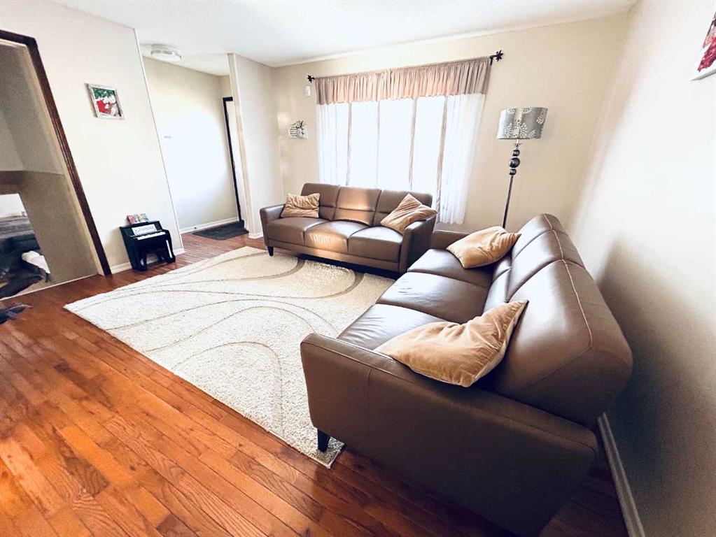 Picture for 11 Lake Newell Crescent E