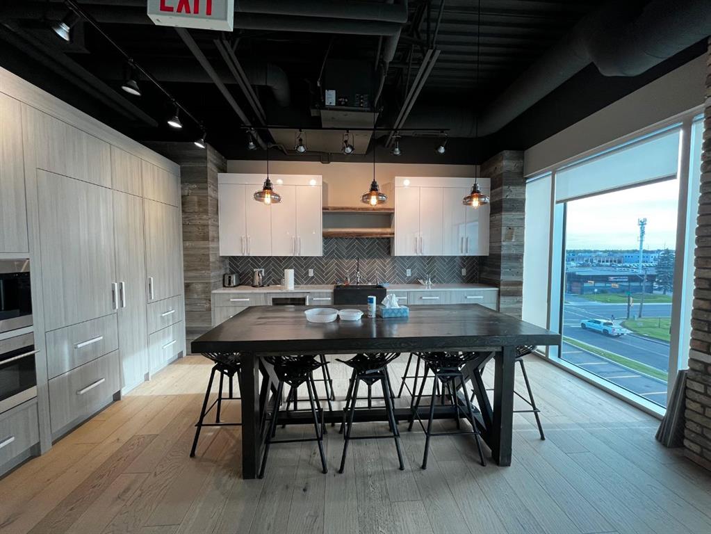 Picture for 305, 3223 5 Avenue NE