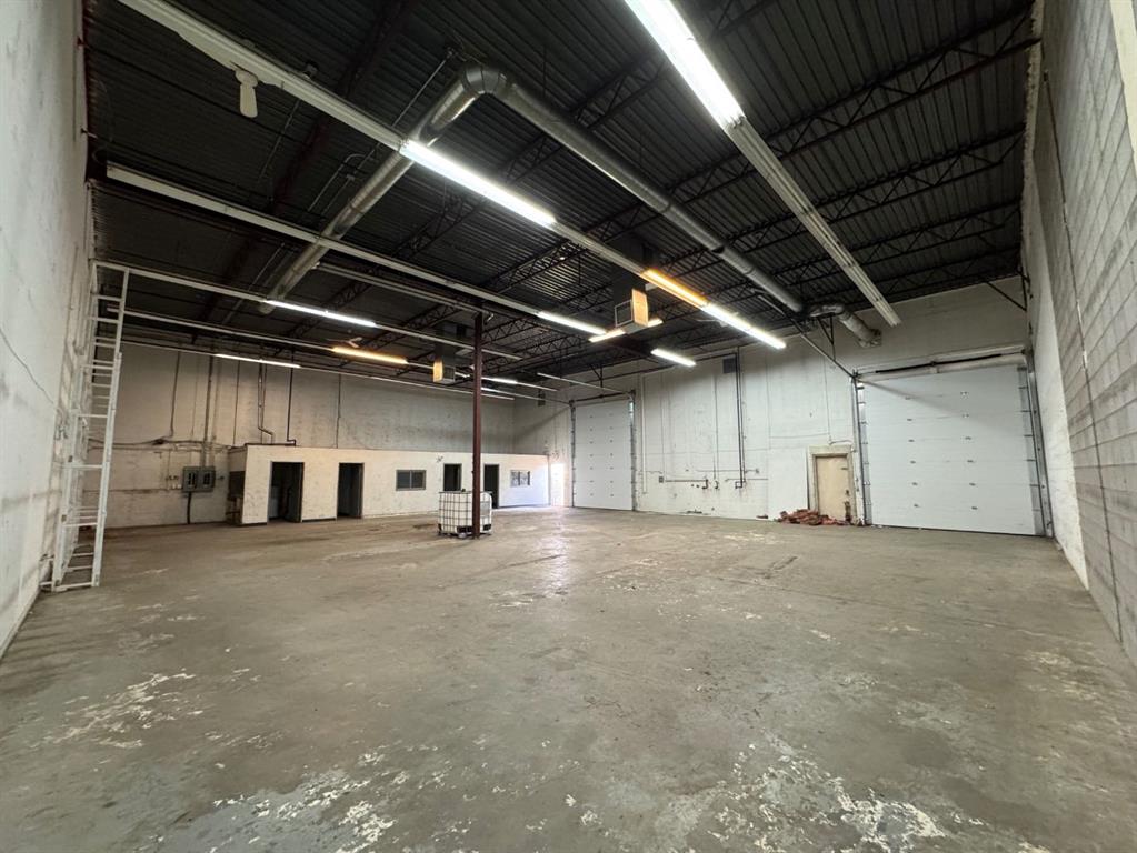 Picture for 142R, 1830 52 Street SE