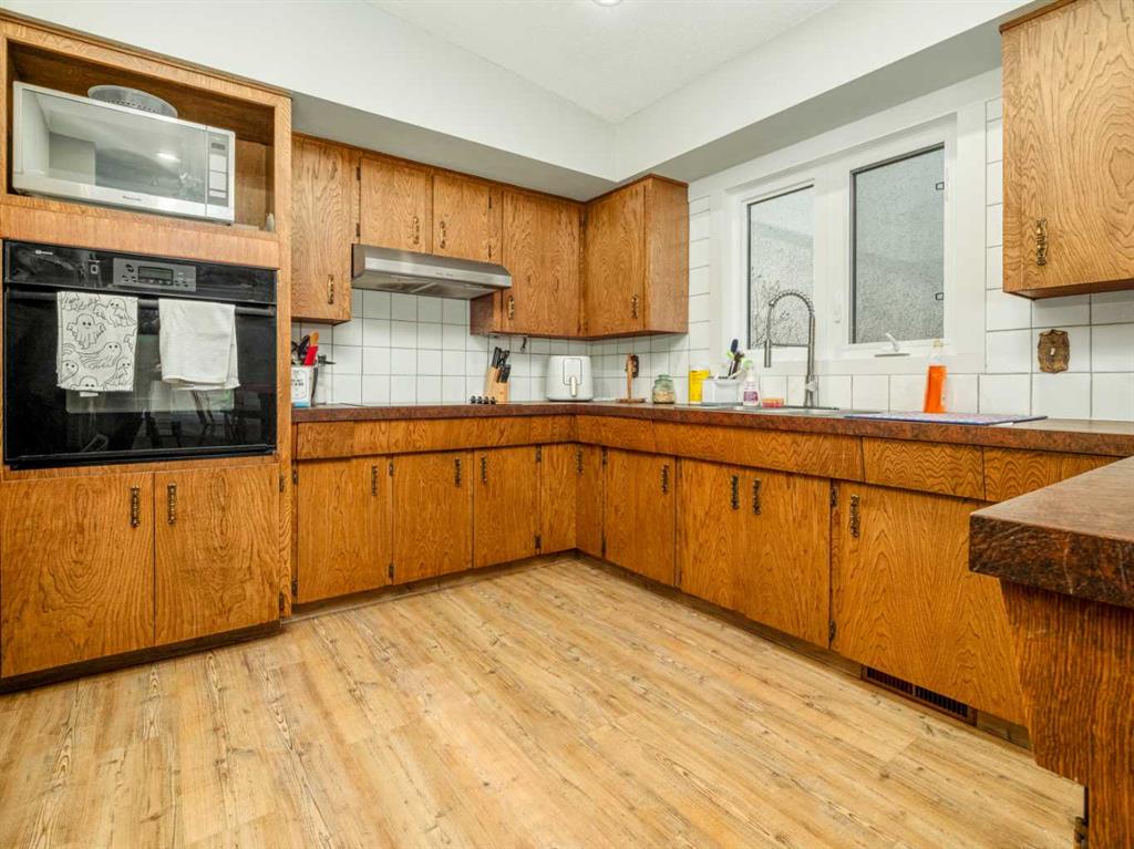 Picture for 72 Simon Fraser Boulevard W